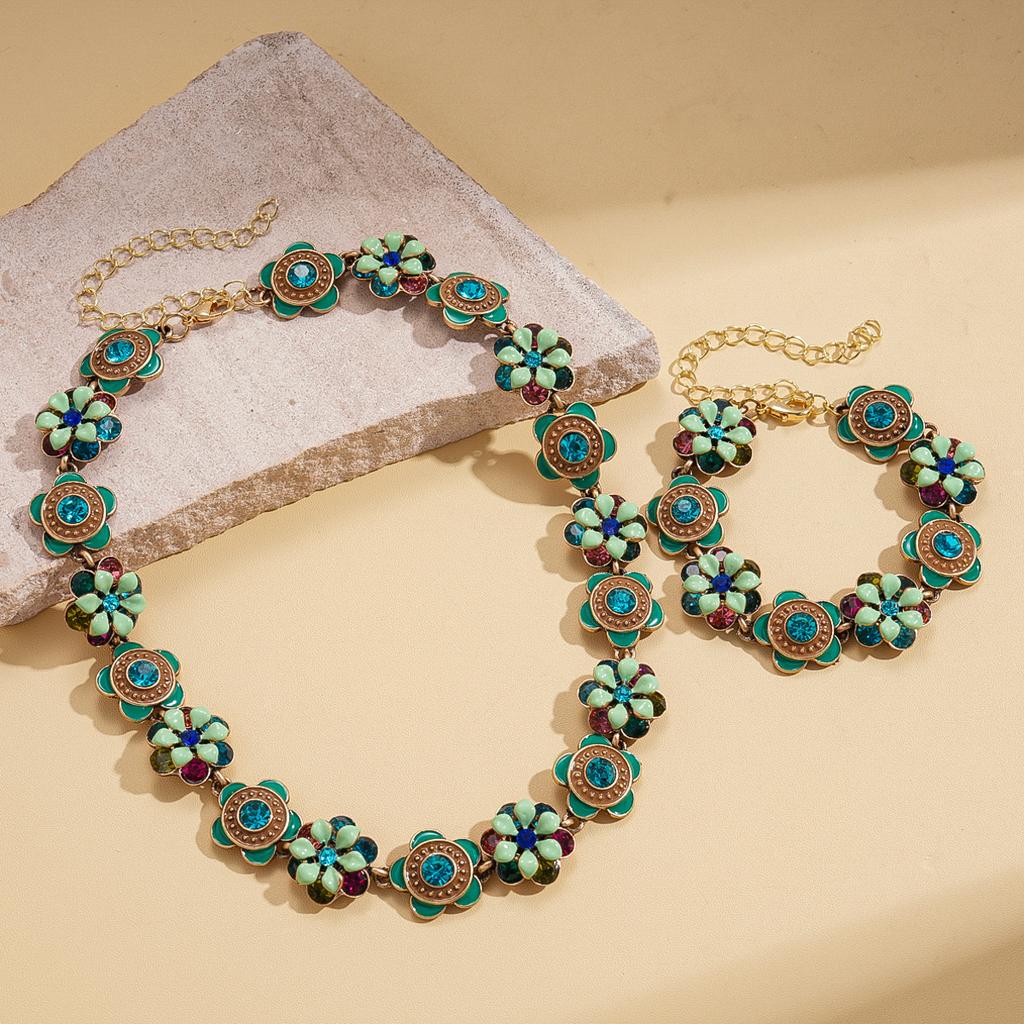 European and American Heavy Industry Diamond Dripping Flower Bracelet Necklace Retro Court Style Collarbone Chain Niche Necklace 