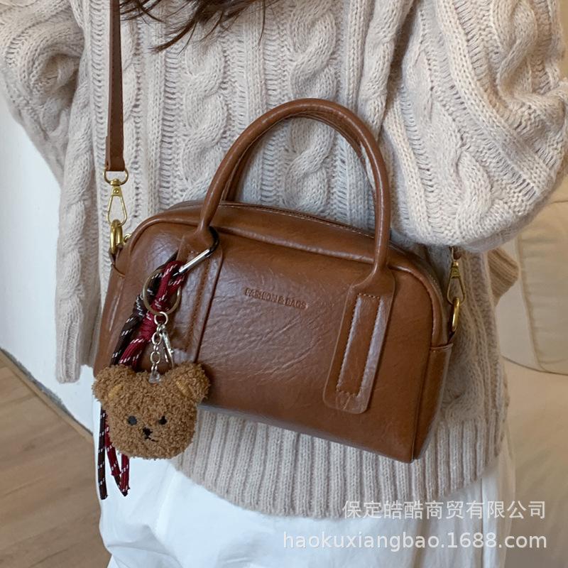 Retro Niche Design New Simple and Exquisite Handbag Fashionable and Versatile 2025 Autumn Women's Shoulder Messenger Bag