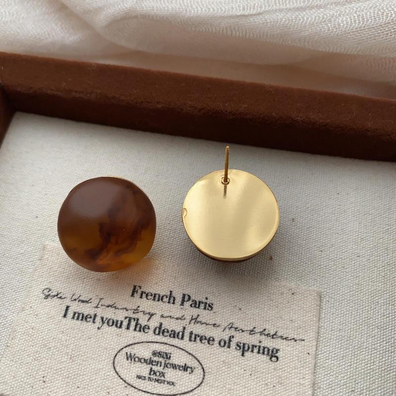Round Retro Resin Stud Earrings Three-Dimensional Personality Elegant High-End Light Luxury Simple And Versatile Fashion Autumn And Winter Earrings