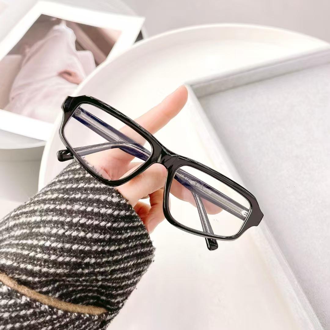 

High Quality Sun Glasses For Women Stylish Trendy TR90 Material Material Sun Glass For Men Travelling Hiking Female Sunglass