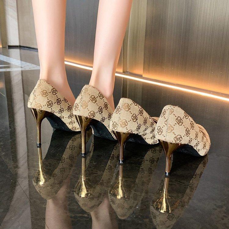 Spitze Mode High Heels neuer kleiner duftender Stil Blumenmuster Mode vielseitige Einzelschuhe große Größe Damenschuhe