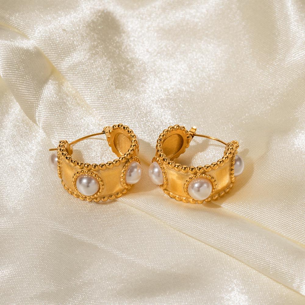 

Trendy 18k Gold C-Shaped Inlaid Pearl Stainless Steel Non-Fading Earrings