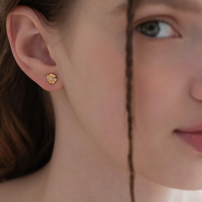 TATIANA (925 Silver) Daisy Dazzle Earrings EC3198