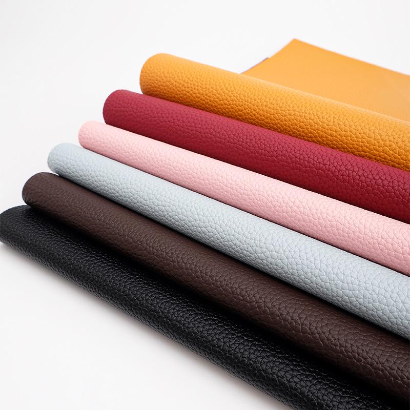 Pelle PU Ecologica con Texture Litchi, Spessore 1,1 mm, Supporto Spazzolato, Finitura al Tatto della Pelle, Adatta per Scarpe e Divani.