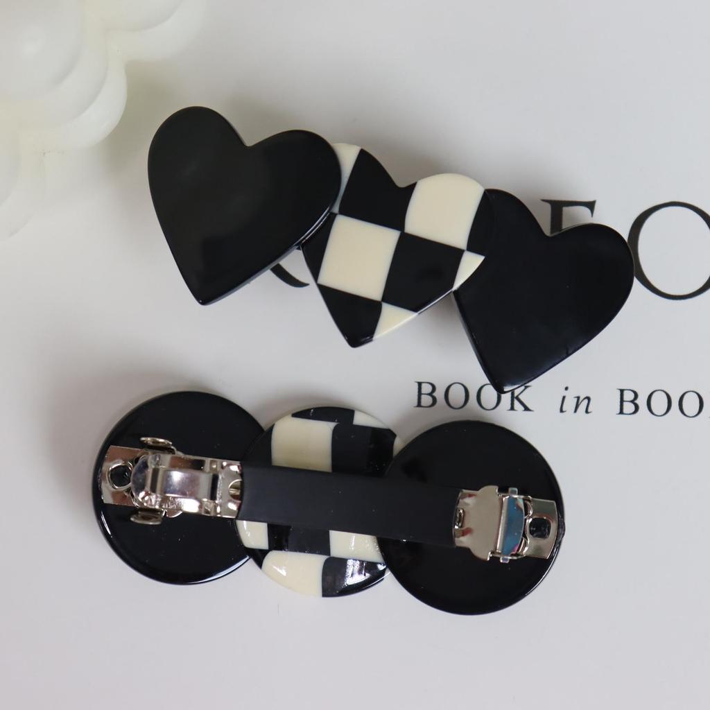 French Acetate Black Plaid Round Heart Spring Hair Clip - Elegant Black & White Design