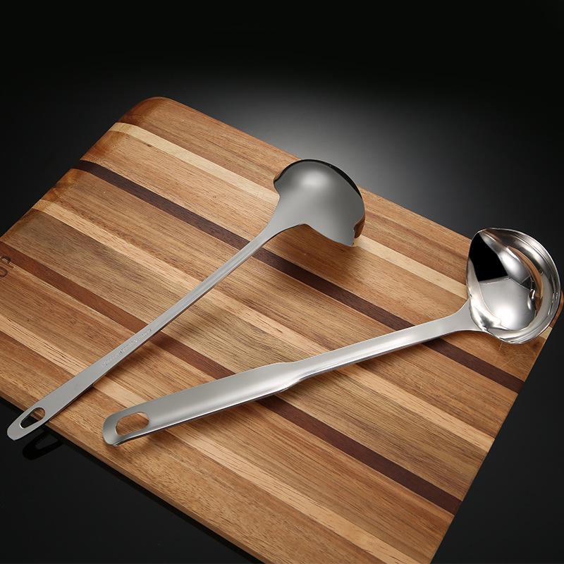 Thickened Stainless Steel Slanted Spout Ladle: Sauce & Soup Pouring Spoon with Duckbill Tip.