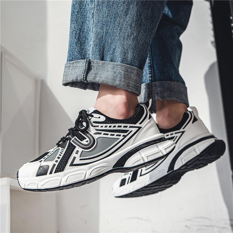 Herrenschuhe 2025 neuer Sommer vielseitig atmungsaktives Mesh lässig Junior High School Schüler Laufen Sport Innenhöhe erhöhen Papa trendige Schuhe