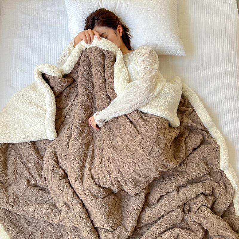 Soft Woolen Blanket for Bedding and Sofa Warm Lamb Velvet Flannel Cover Blanket for Office Air Conditioning and Nap