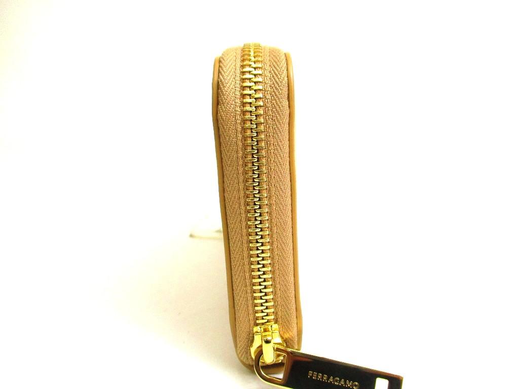 Authentic Salvatore Ferragamo Gancini Light Camel Leather Round Zip Wallet #b134    Open box