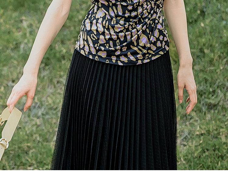 V-neck printed twisted waistband bubble sleeve T-shirt for women in 2026 summer, slim fit and stretchy commuting top