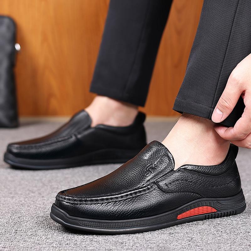 FashionNew Fashion Leather Loafers for Men Spring Autumn Designer Soft-soled Casual Light Male Driving Shoes Solid Color Dress Shoe Man