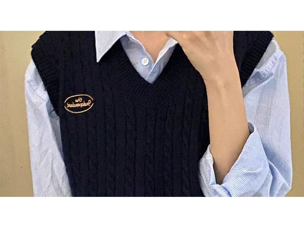 Women's College-Style Cable Knit V-Neck Embroidered Layering Vest