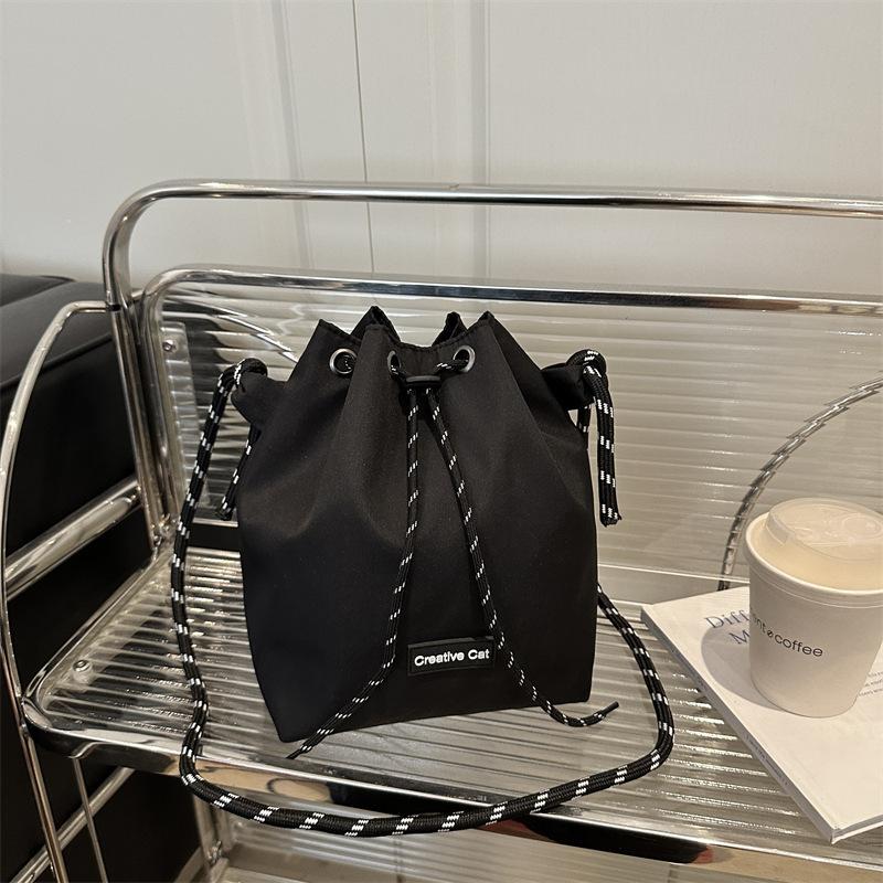 Nylon Sports and Leisure Bucket Bag, Simple Niche Commuting Versatile Girls Drawstring Bag, Summer Large-capacity Messenger Bag