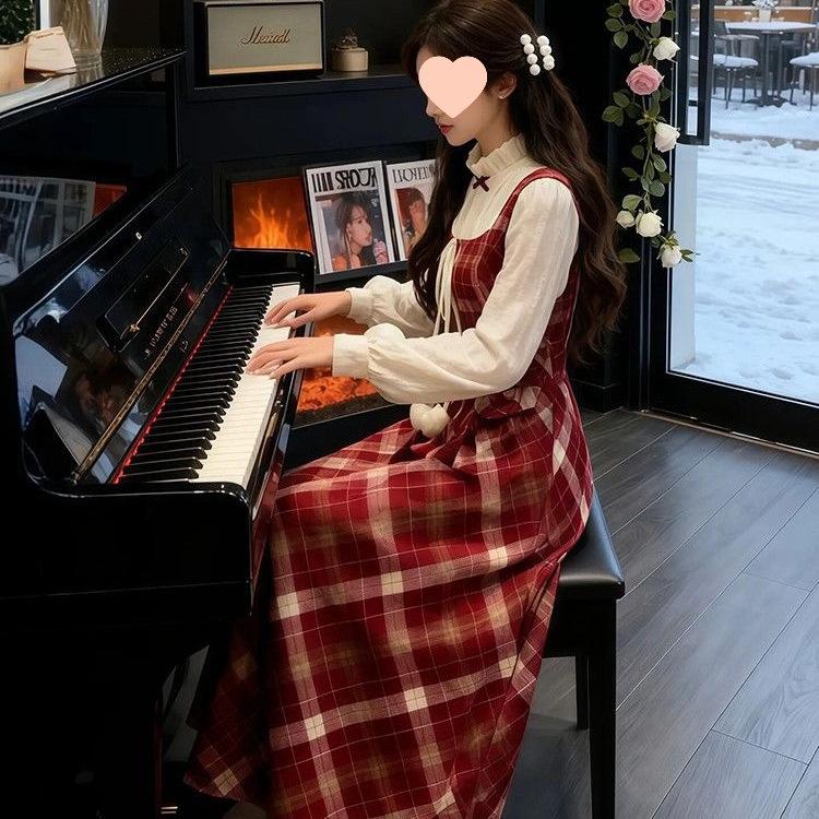 Retro French Style Plaid Skirt: Waist-Cinched, Christmas Red, Two-Piece Look for Female Students