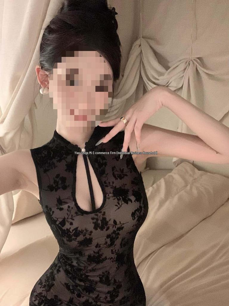 2024 Women's Slim Embroidered Cheongsam with Sexy Slit