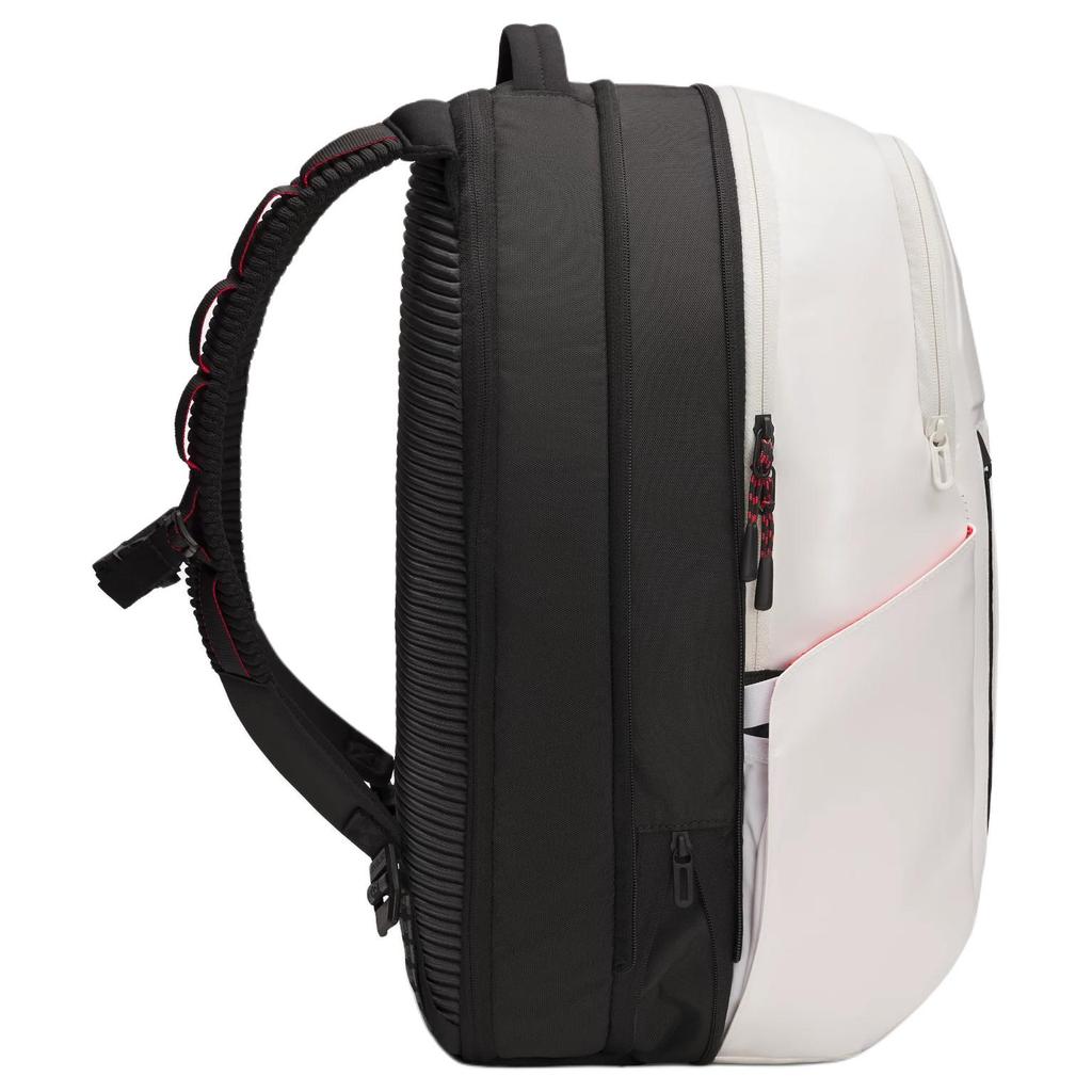 Under Armour 28L Leichter wasserabweisender Polyester-Rucksack, Unisex, Weiß 6005747-100