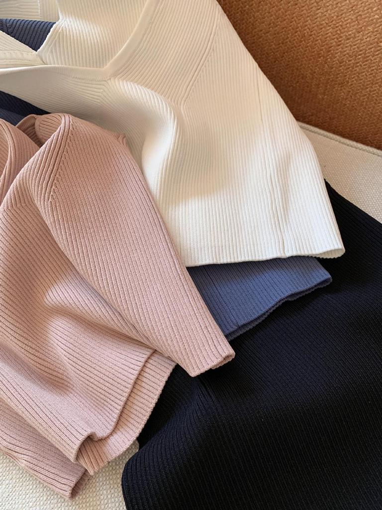 2025 Summer Knit Vest: Women's Slimming Design, Versatile Style with Curved Neckline and Loose Straps