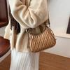 Módní plisovaná taška dámská 2025 podzim a zima nová retro ležérní malá čtvercová taška high-end trendy jednoduchá taška přes rameno