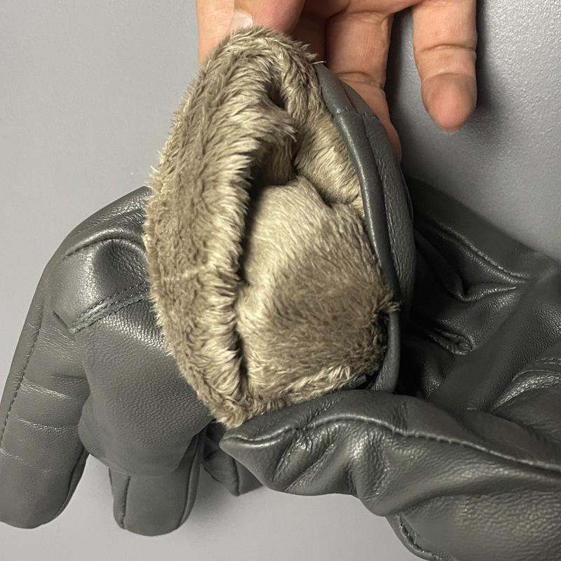 Men's Sheepskin Leather Winter Driving Gloves: Warm, Plush, and Durable for Motorcycle Riding.