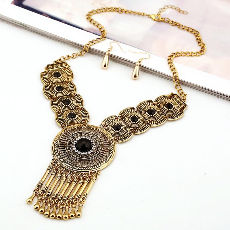 

Vintage Water Drop Tassel Necklace With Rhinestone Hollow Geometric Pendant For Women GoldBlack