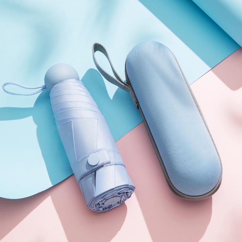 50% avslag: Kompakt Svart Plast Mini Paraply for UV-beskyttelse - Dobbeltbruk for Sol og Regn