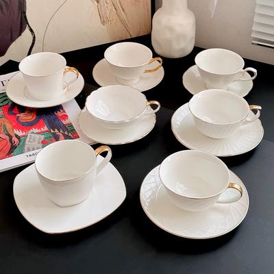 Ceramiczny Europejski Kubek do Kawy i Spodek Domowy Lekki Luksusowy Złoty Kubek z Złotym Wzorem Biuro Popołudniowa Herbata Zestaw Kubka do Kawy i Spodka Pamiątka