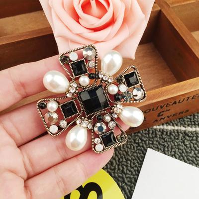 Luxury Vintage Famous Brand Design Baroque Style Brooches Exquisite Woman Pearl Clothing Accessories