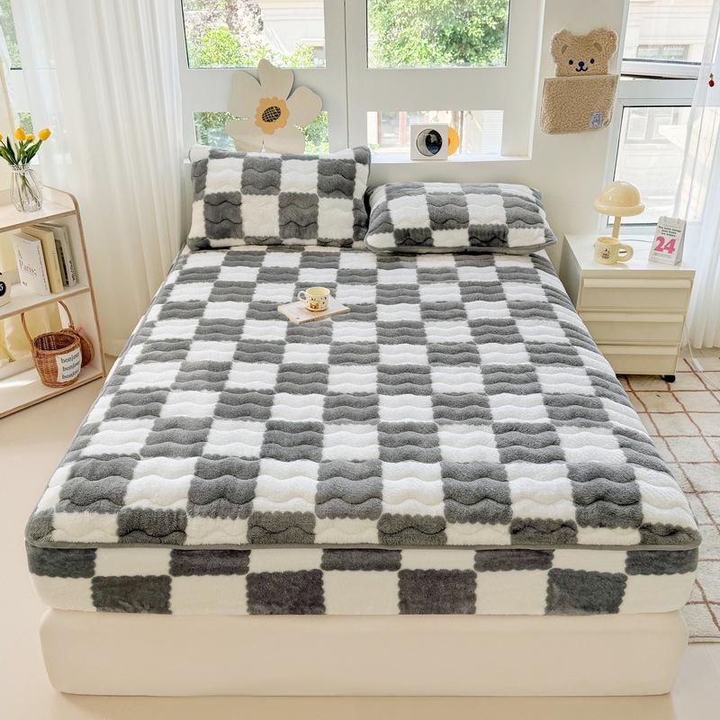 A-Class Milk Velvet Quilted Bed Cover: Thick, Warm, Single-Piece Plaid Bedspread & Mattress Protector One Pillowcase серый
