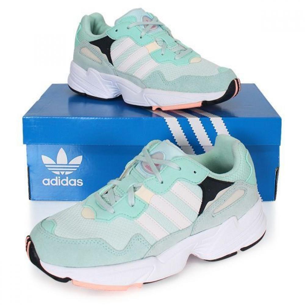 

AdidasKids Adidas Kids Junior YUNG 96 J Running Shoes Store Edition F35272