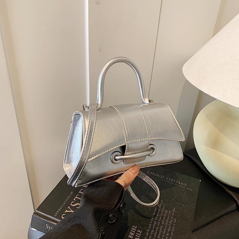 

Mini portable small bag women s 2025 spring new fashion trend shoulder messenger bag foreign style simple small square bag срібний