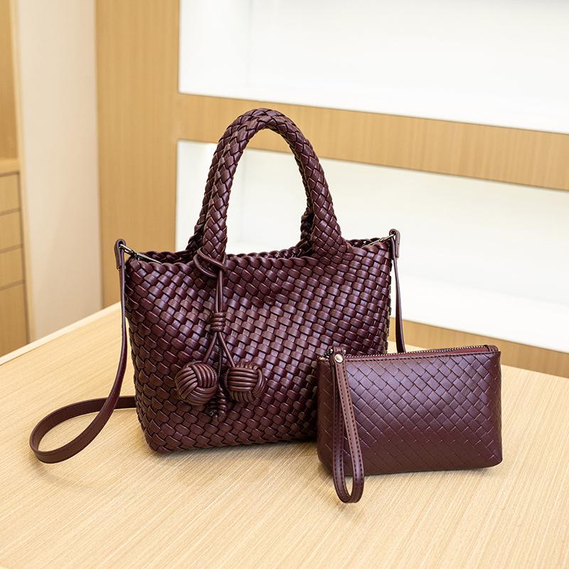 Niche woven vegetable basket, portable tote bag, simple commute, large capacity, child and mother bag, fashionable and versatile messenger bag.