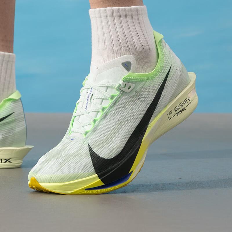 Nike Men s All-Season Road Running Shoes US 11 Men