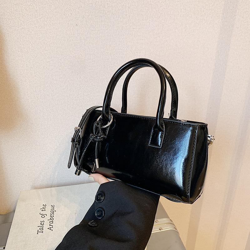 Large-capacity Bags Women's Autumn and Winter Versatile 2025 New Fashion Shoulder Messenger Bags Are Popular This Year. Portable Pillow Bags