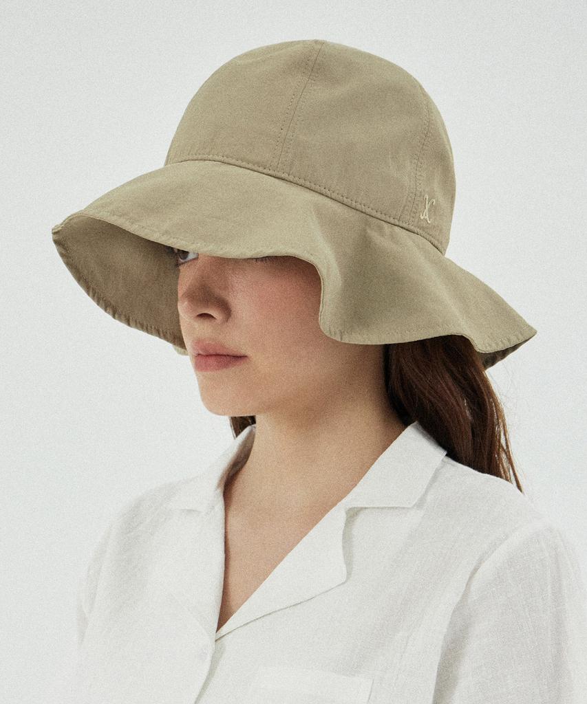 Bajal Va Curved Logo Round Frill Bucket Hat Beige