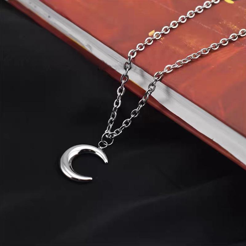 Moon Crescent Clavicle Chain: Stylish Korean Hip-Hop Necklace
