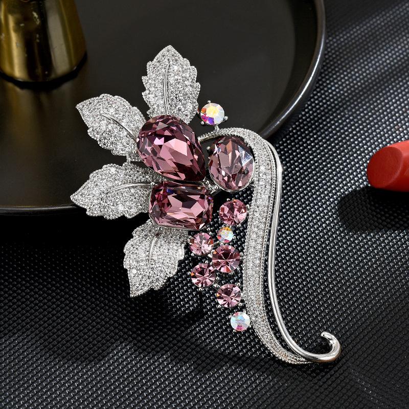 

Новый модный дизайн Роскошная и элегантная брошь в виде синего цветка Легкая роскошь и универсальность Женские аксессуары