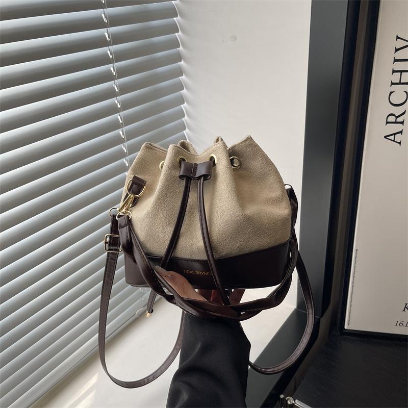 

Women s bag new versatile twist portable bucket bag commuter fashion retro messenger bag