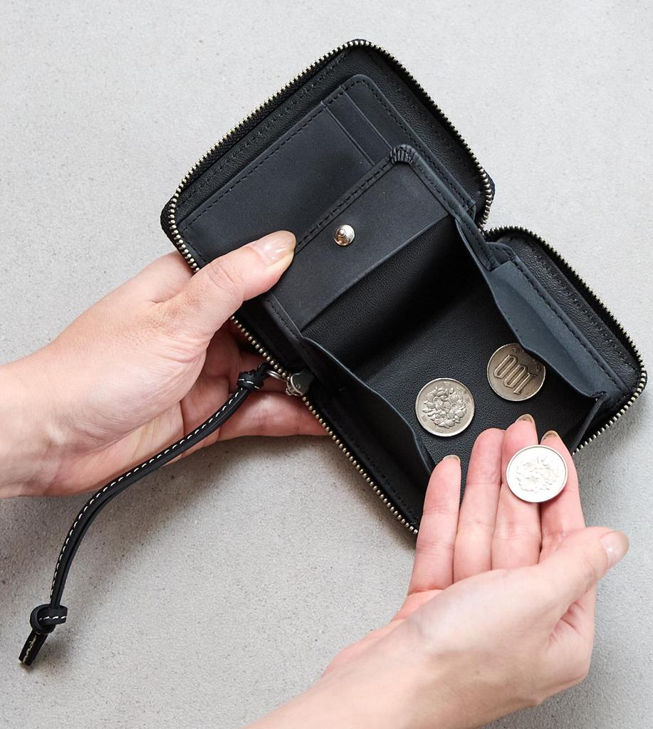 SOPO SO38 (Camel) - Bi-fold wallet, round, mini, compact, slim, for men and women, made of leather and made in Japan.