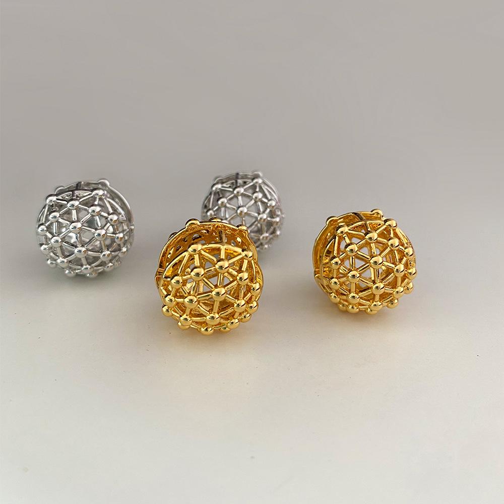 

Stylish Hollow Round Ball Ear Cuffs: Unique Metal Earrings for Women серебряный
