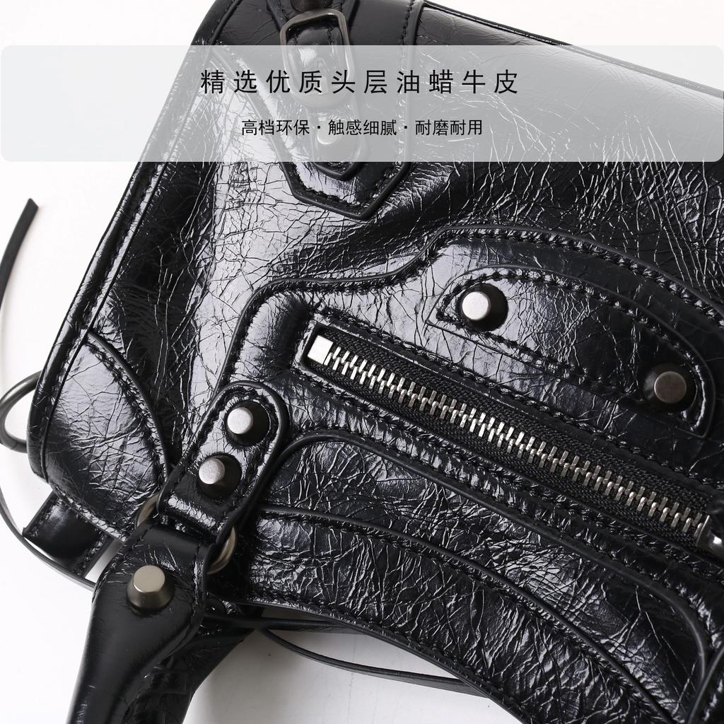 2025 Nuova Borsa a Mano Morbida in Pelle con Borchie Retro Versatile per Moto Stile Ragazza Dolce Cool Piccante Borsa a Spalla Singola Crossbody