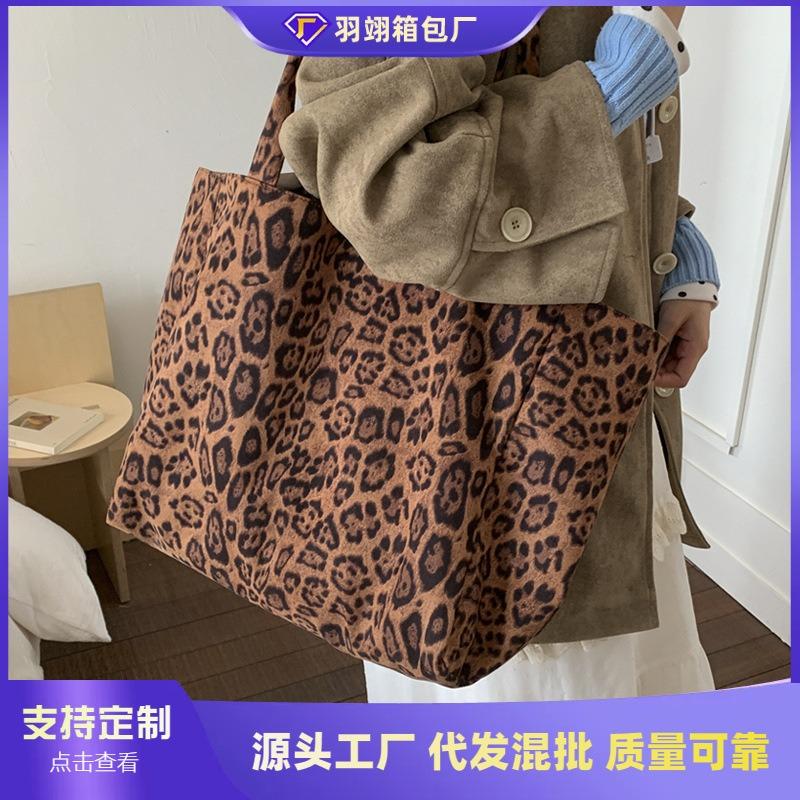 Retro Large-capacity Tote Bag Women's New Versatile Leopard Print Shoulder Bag College Student Class Commuter Bag
