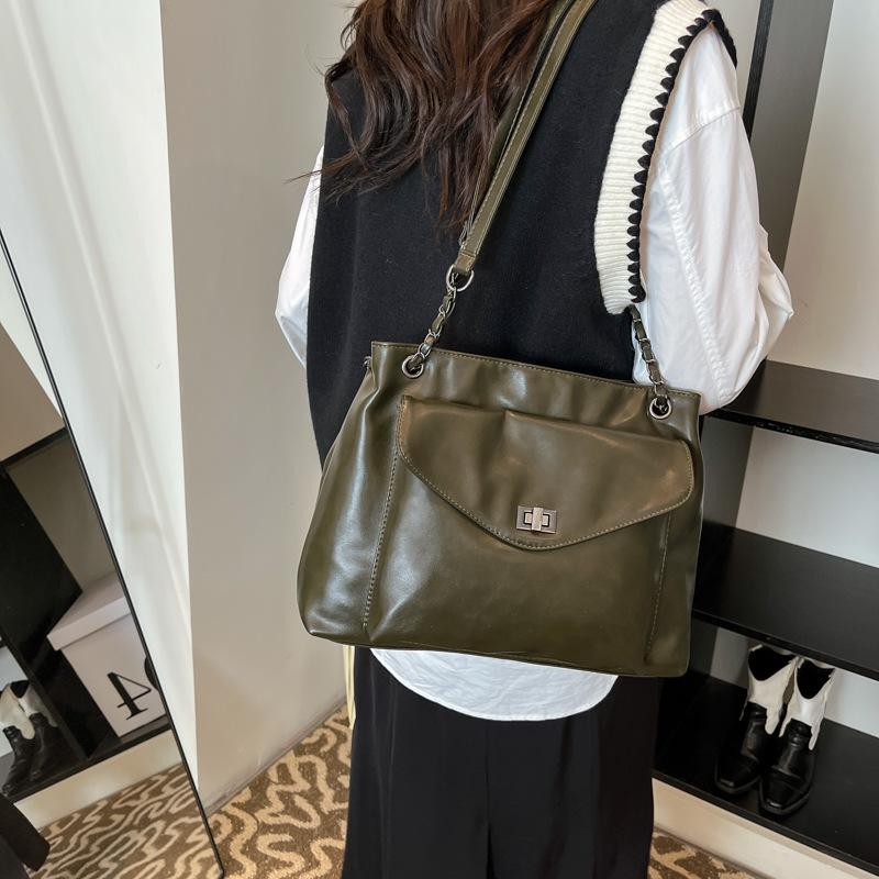 Patent Leather Bag Women's 2025 New Fashion Chain Tote Bag Soft Pu Casual Belt Compartment Women's Bag