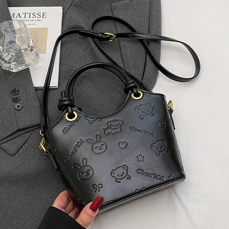 2025 new niche embossed fashion personalized portable bucket bag high-end commuter versatile women's messenger bag
