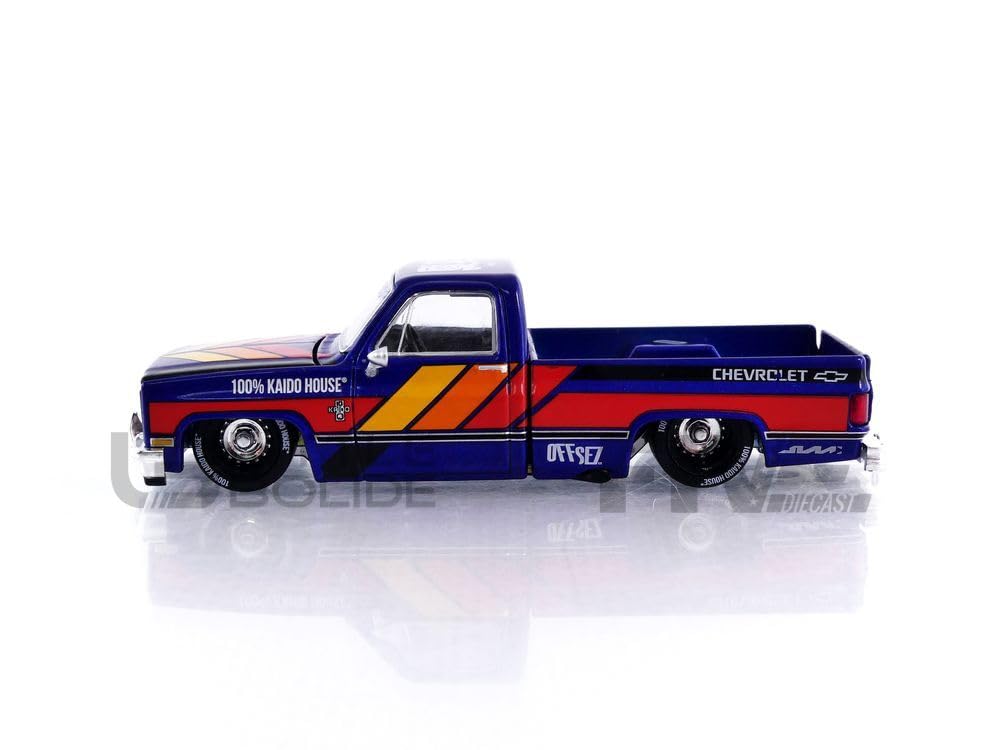 True Scale Miniature Model Car Chevrolet Silverado Kaido Works V2 Limited Edition Diecast Model Car Blue 1/64 KHMG099,