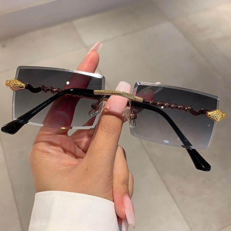 Twisted Snake Leg Gradient Sunglasses for Men Women Luxury Rimless Rectangular Sun Glasses Outdoor UV400 Summer Travel Eyewear