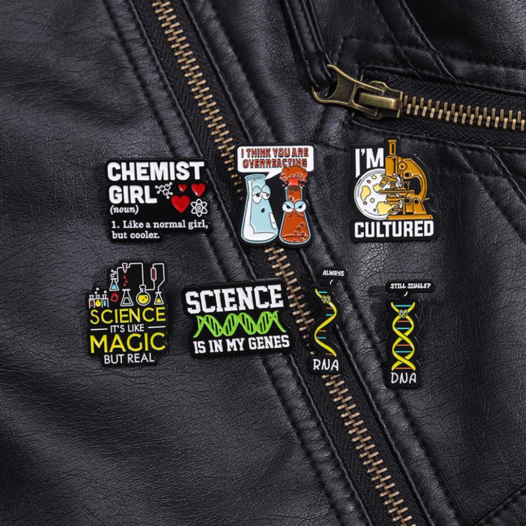 7 ks Brož s chemickou strukturou Vtipné klopové odznaky Série chemie a biologie Smaltované odznaky pro dekoraci košile a oblečení