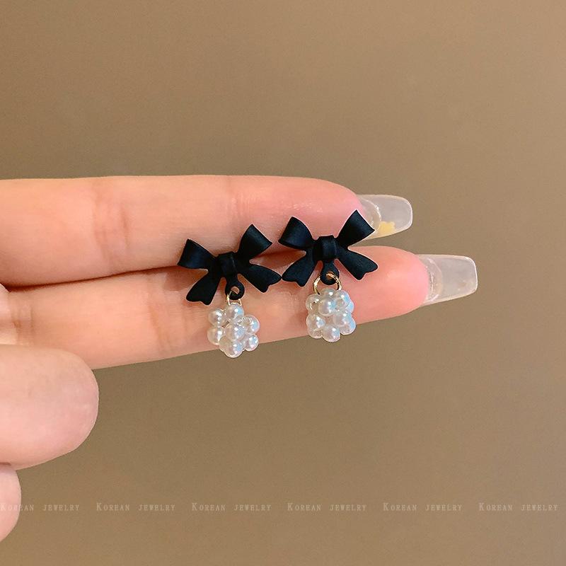 Xiaoxiangfeng black bow pearl earrings girls niche design earrings high-end explosive earrings