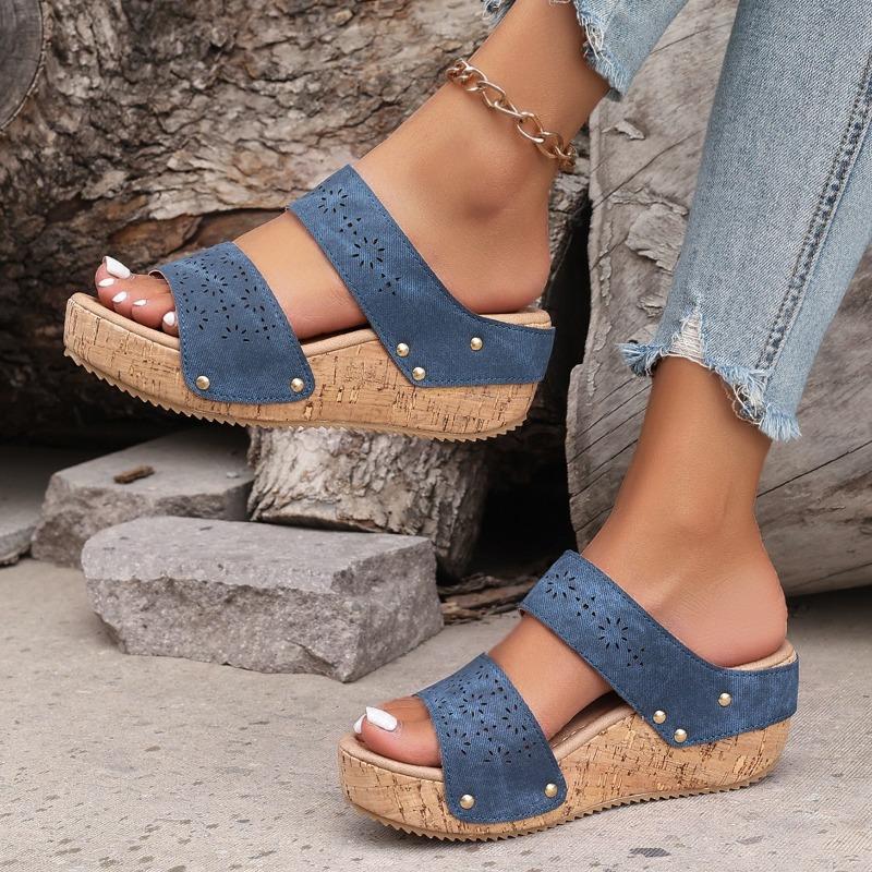 Móda 2025 Léto Nové Dámské Pantofle Venkovní Nýtovaná Platforma Duté Klínky Sandály Nadměrná Velikost Ležérní Pohodlné Pantofle s Otevřenou Špičkou