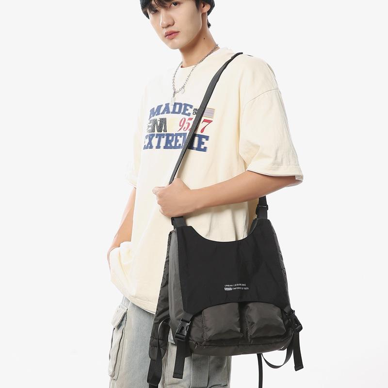 Hong Kong wind locomotive trendy cool neutral color matching shoulder bag new large capacity double shoulder messenger bag