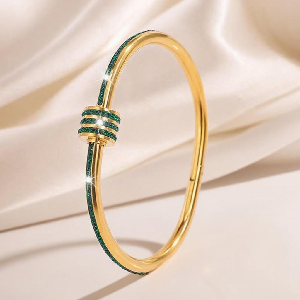 Women's Colorfast Stainless Steel Bracelet with Diamond Inlay, Exquisite High-End Design, Slim Waist, Titanium Steel.